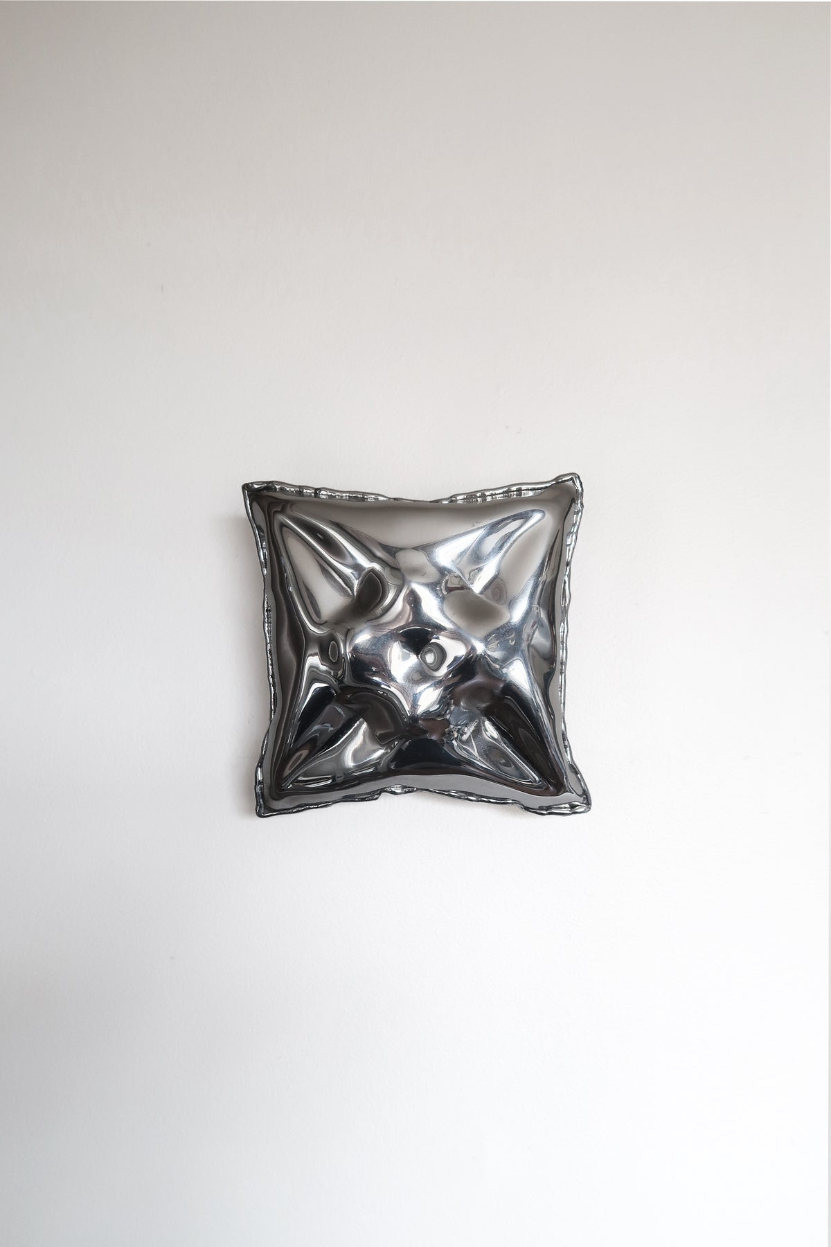 Crossed Sculpture - 15 x 15 cm
