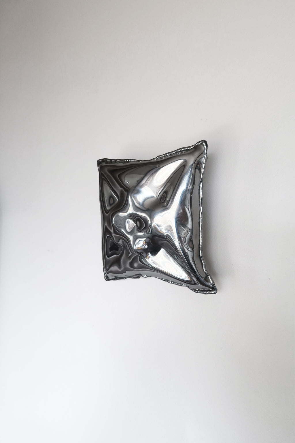 Crossed Sculpture - 15 x 15 cm